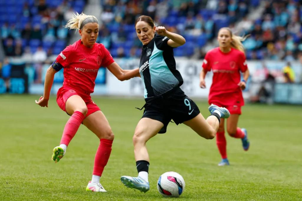 Esther Gonzalez scores twice as Gotham FC earns first win of season