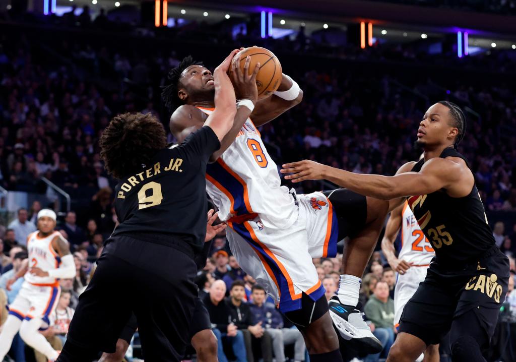 Knicks clinch No. 3 seed but still blow huge lead in loss to Cavaliers