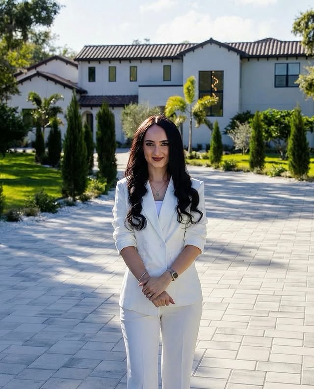 Isabella Kotsias: From Self-Made Creator to Business Educator for the Masses